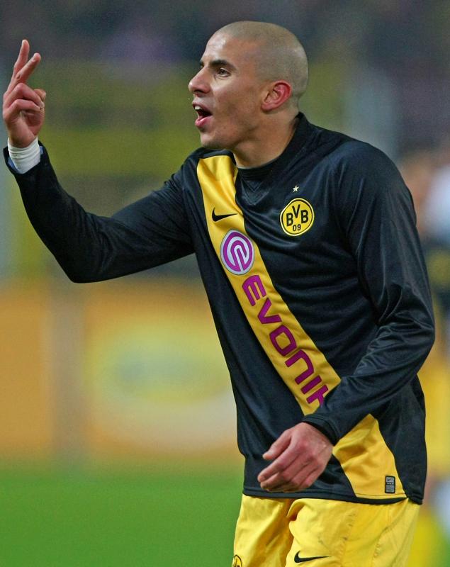 日本戦のペルー代表と同じ！世界各国の「タスキ柄」ユニフォーム10選｜写真10