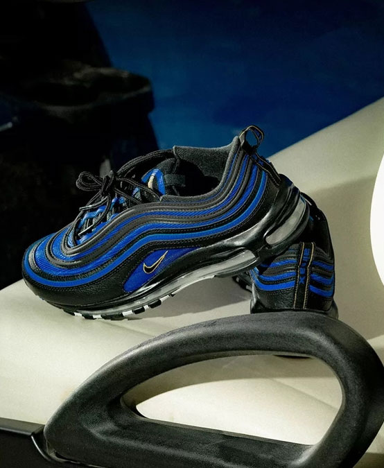 インテル×NIKE『エアマックス97』コラボスニーカーが登場！“流線型ネッラズーリ”が美しすぎる｜写真4