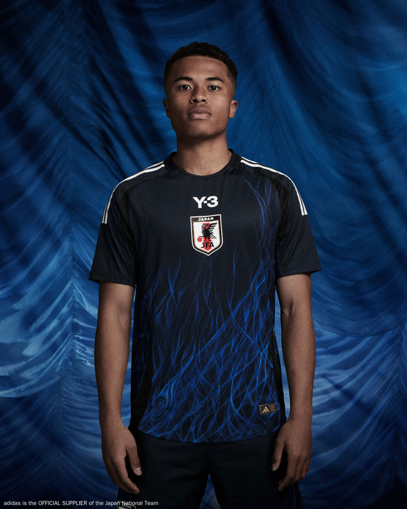炎が復活！日本代表、2024新ユニフォームを発表 「ヨウジヤマモト×adidas」のY-3と歴史的なコラボが実現｜写真10