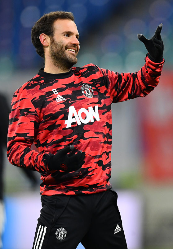 まるでスライム！マンチェスター・U、迷彩柄の新作プレマッチトップが登場｜写真5