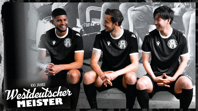 奥川雅也がモデルに！ビーレフェルト、漆黒の「優勝100周年記念ユニ」を発表｜写真6