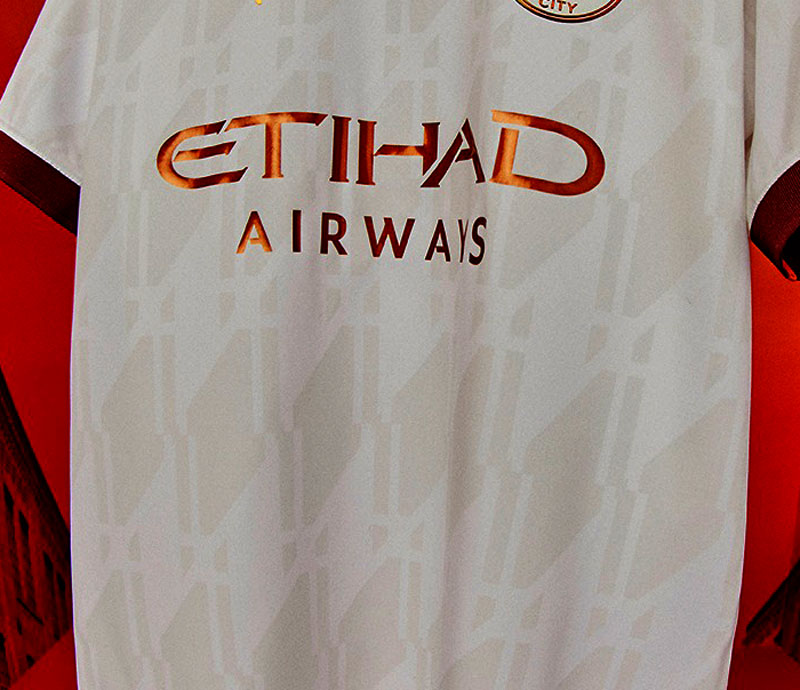 プレミアリーグ開幕戦で着用！マンチェスター・シティ、23-24新アウェイユニは「レンガと織物」をデザイン｜写真5