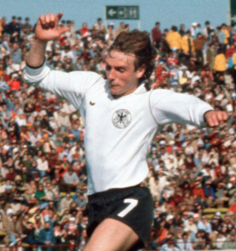 長袖が大活躍！“冬のW杯”の「お洒落なレトロユニフォーム」8選｜写真5