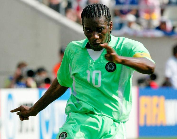 ナイジェリア代表、日韓W杯“驚異”の白ナンバー！今こそ推したい「懐かしユニフォーム」｜写真3