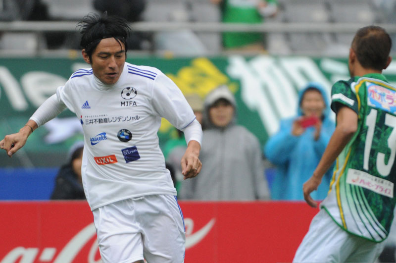 まだまだいる！これが人気ミュージシャンの「サッカーユニフォーム姿」｜写真2