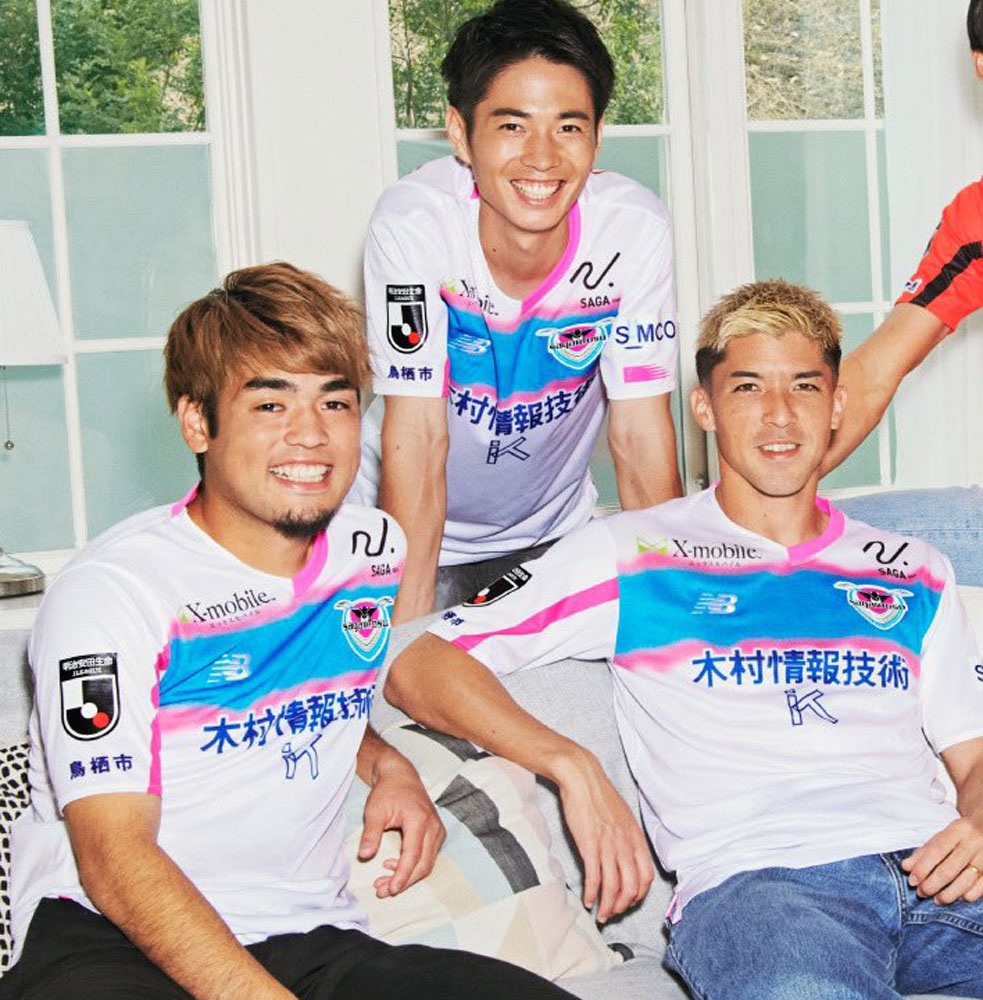 サガン鳥栖、2024新ユニフォームを発表！ストリートでの「街着」を強く意識したアシンメトリースタイル｜写真6