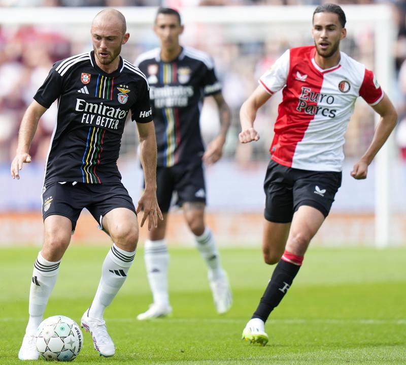 ベンフィカの今季アウェイユニ、世界で高評価！「5色ストライプ」の裏にある“数字”に驚く｜写真4