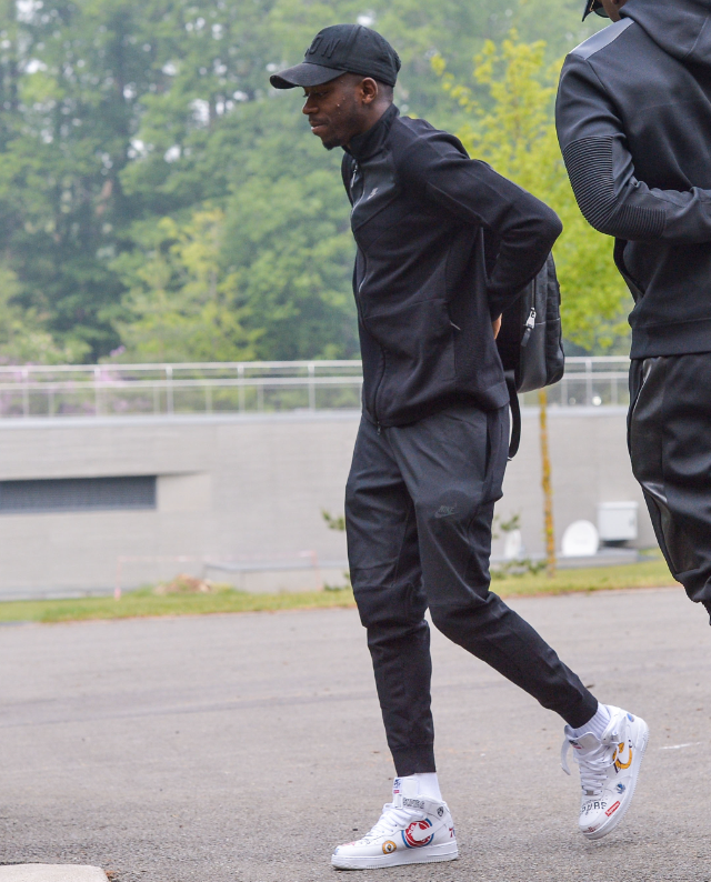 エンバペとデンベレが私服で履いたスニーカーがかわいい｜写真4