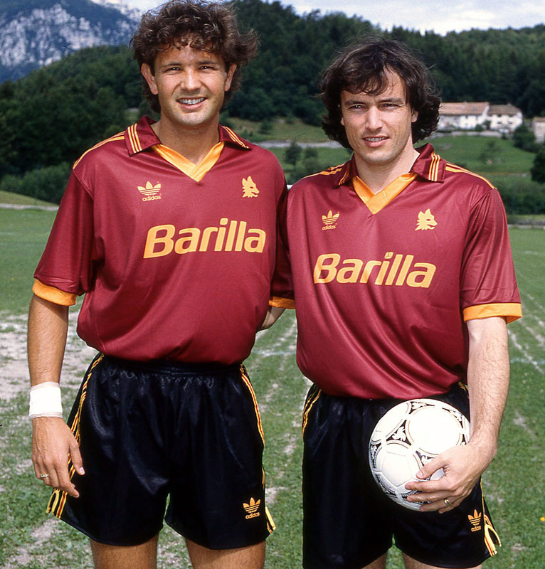 「ローマ×adidas」が23-24シーズンから復活！“前アディダス時代”のユニと胸ロゴはこれだった｜写真3