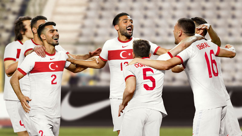 トルコ代表、EURO2020ユニフォーム登場！「月と星」が中央に復活｜写真3