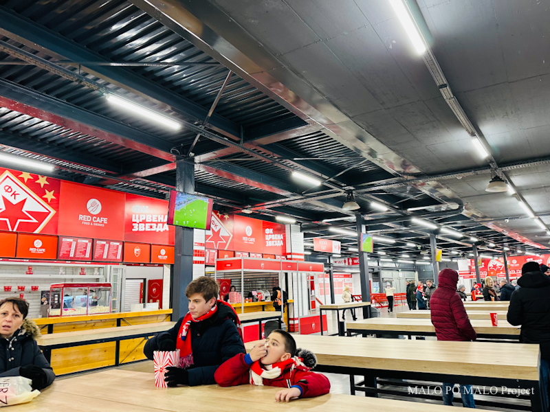 日本人女性が撮った「ミハイロヴィッチ追悼試合」…“隠されたピクシー”の違和感と紅く燃えたスタンド｜写真4