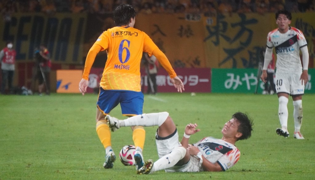 J2ベガルタ仙台がいわきFCにシーズンダブル！故郷のクラブを圧倒した仙台MF松井蓮之「成長した姿を見せられたことは良かった」｜写真4