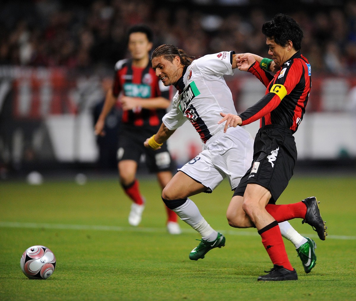 Jリーグで「MVPと得点王をダブル受賞した」10名の選手！全員言える？｜写真7