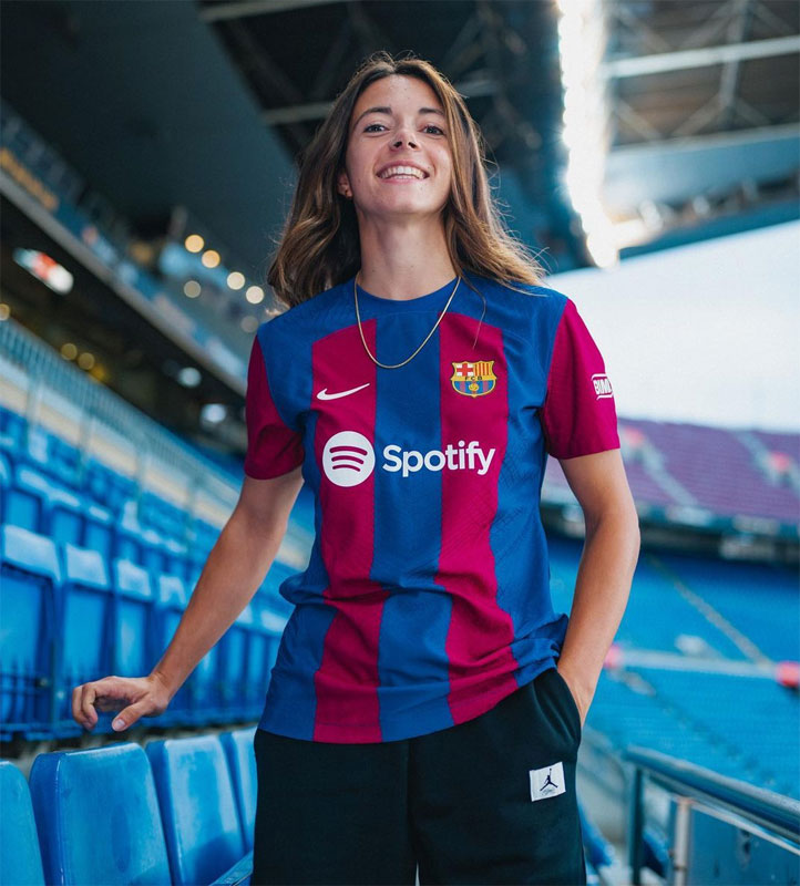 バルセロナが23-24新ユニを発表！“特別エンブレム”の裏にある「女子チームの知られざる物語」とは｜写真5