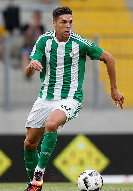 乾貴士の新たなクラブ、ベティスの「20年間分のユニフォーム」をまとめて見る｜写真20