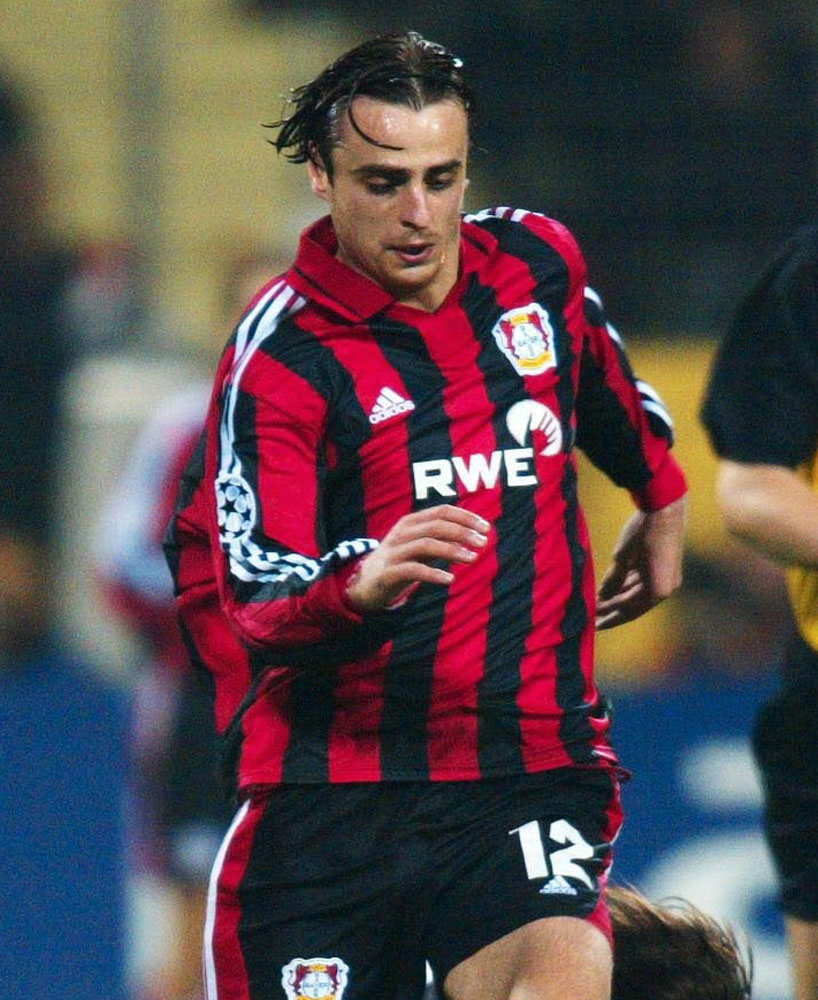 サッカー界最強の「赤黒ストライプ」ユニフォームを着る5チーム｜写真5