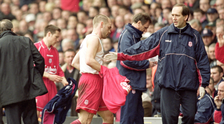 ユナイテッドvsリヴァプール！宿敵バトルであった「16度の退場劇」、全部わかる？｜写真12