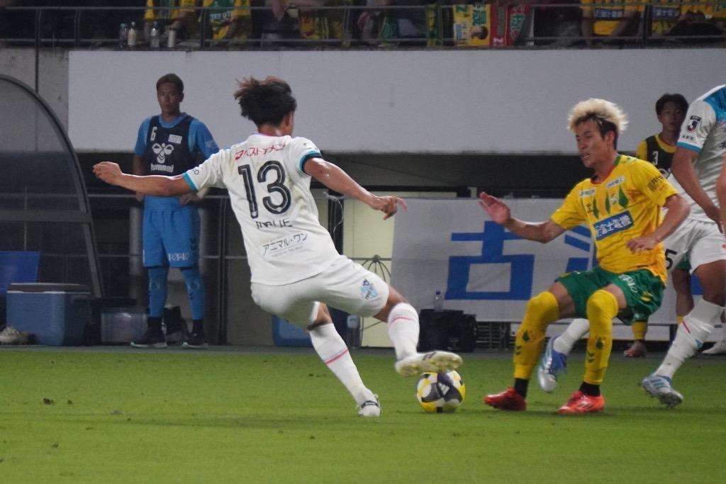 DF井上太聖の順天堂大同期対決2連戦！J2サガン鳥栖の大卒ルーキーが「誰よりも活躍したい」と九州ダービーの勝利を誓う｜写真3