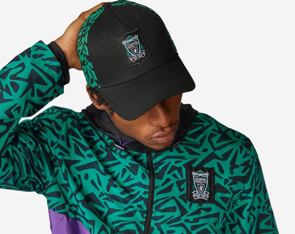 リヴァプール、「真のクレイジーユニ」に触発のカプセルコレクション！90年代“伝説のGKユニ”が甦る｜写真7