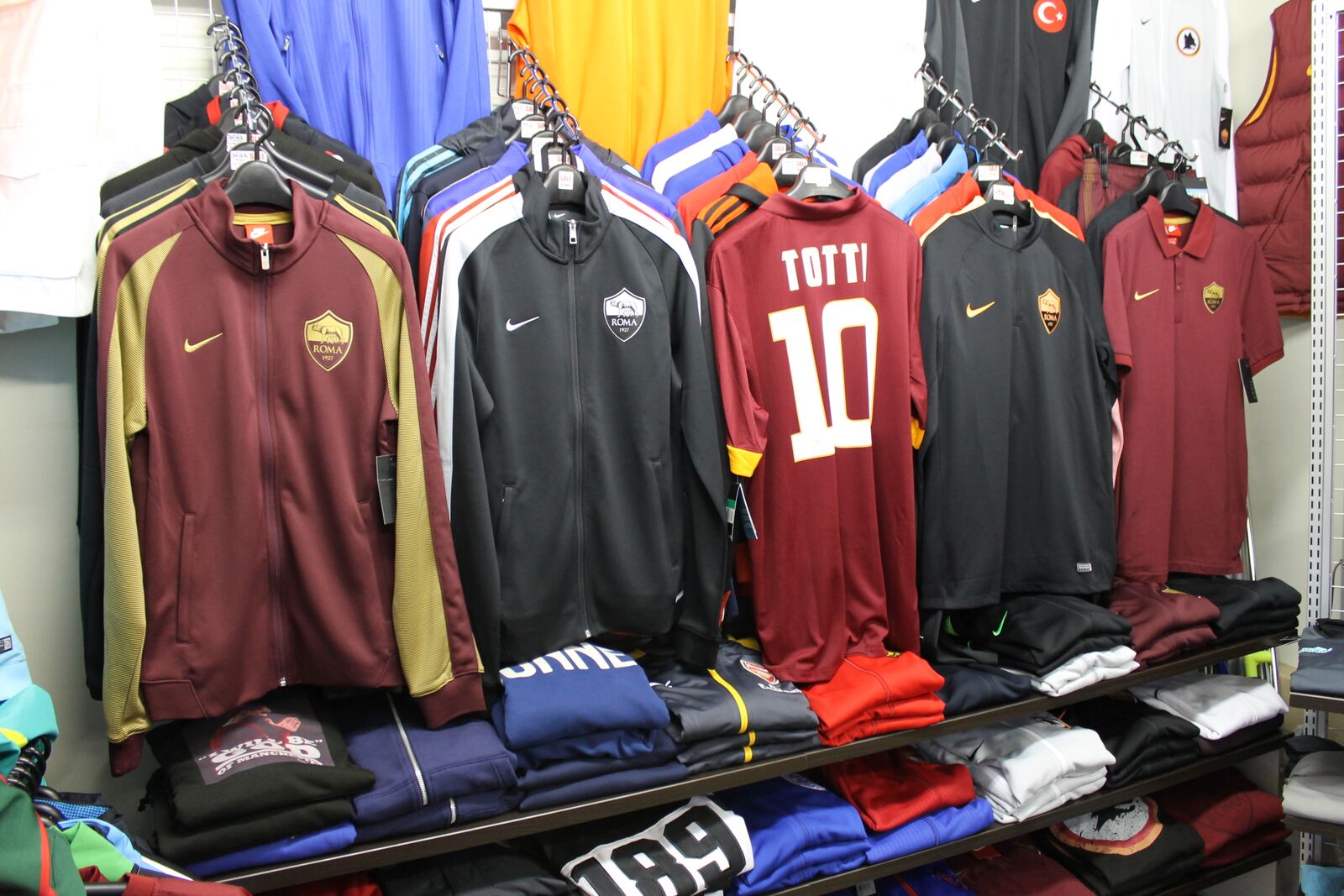 【Playback!】サッカーグッズの聖地で売れる本当に人気なチーム５選｜写真2