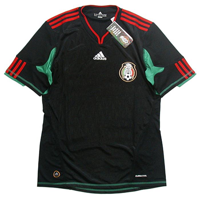 美しくも威圧的な「漆黒のユニフォーム」を着た5つの代表チーム｜写真3