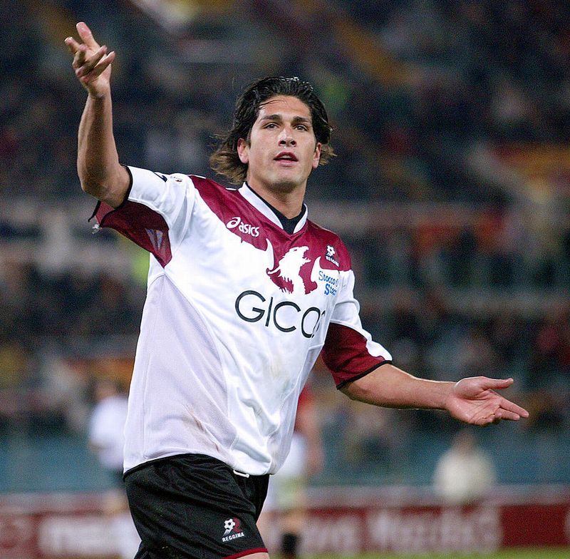 中村俊輔と「最強の同僚」ベストイレブン！恐怖のボランチが2人｜写真10