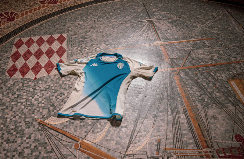 完璧な海デザイン！南野所属のモナコが美しきサードユニを発表　「地中海と砂浜」を絵画風に描く｜写真4