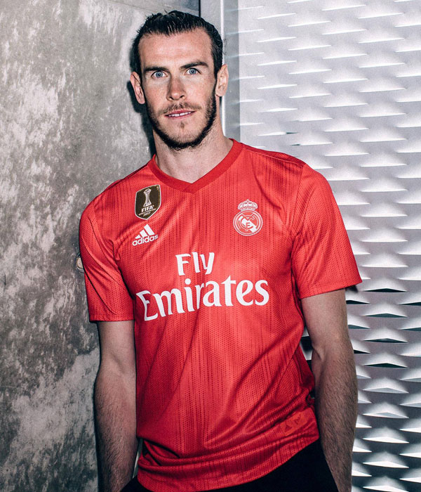 レアル・マドリー、「珊瑚色」の2018-19サードユニフォームを発表！背番号も掲載｜写真6