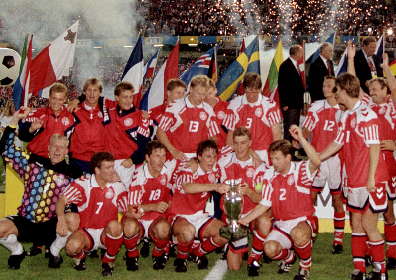 驚愕の“ステルス”仕様！デンマーク代表、カタールW杯に向けた新ユニフォームを発表｜写真10