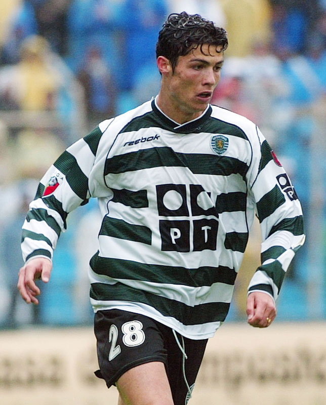 ロナウドの『CR7』と歴史的コラボ！守田のスポルティングが「20周年記念」の新ユニフォームを発表｜写真4