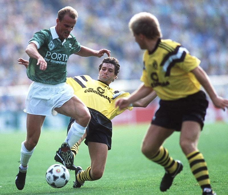 80年代“復活”！ドルトムント、CLでも着用のカップ戦ユニフォームを発表｜写真5