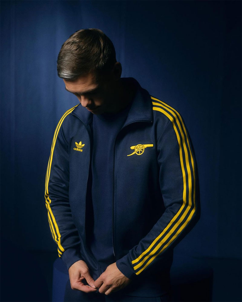 『アーセナル × adidas Originals』から新作ジャケットやパーカーが登場！街着に使いたい「魅惑のビンテージスタイル」｜写真12