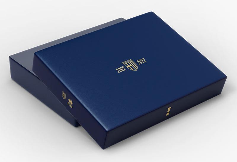 デザインは“伝説”中田ヒデ時代！パルマが「109周年記念ユニフォーム」を発表｜写真5