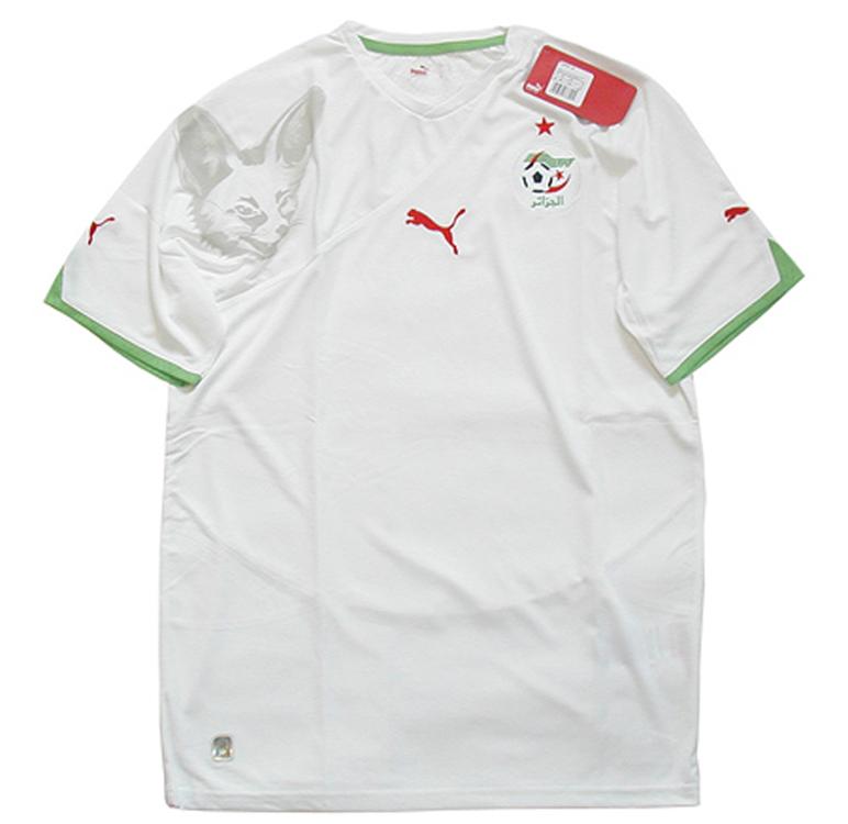 “ムツゴロウさん”死去…サッカー界の「動物ユニフォーム」10選｜写真8