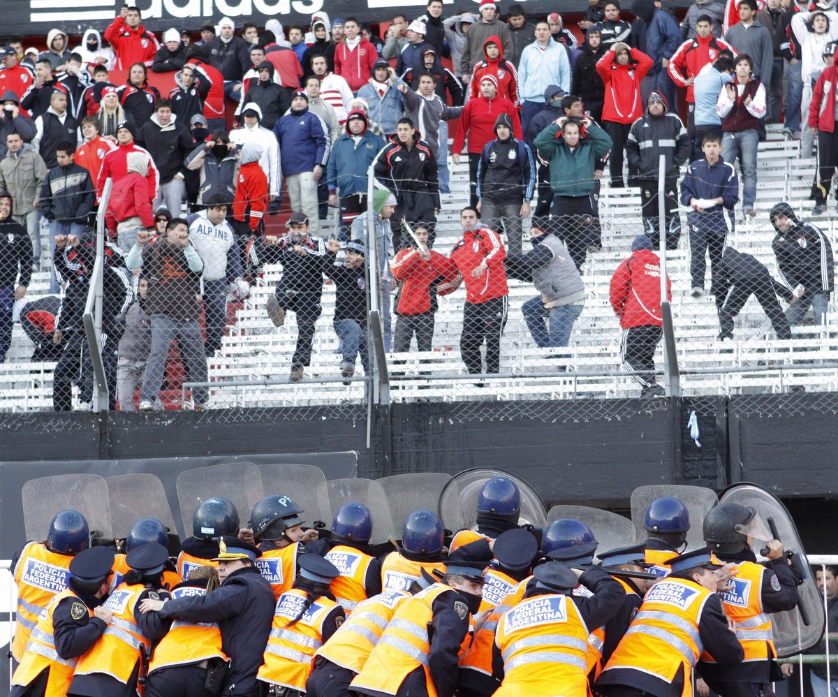「信じられない2部降格」を経験した5つの超有名サッカークラブ｜写真4