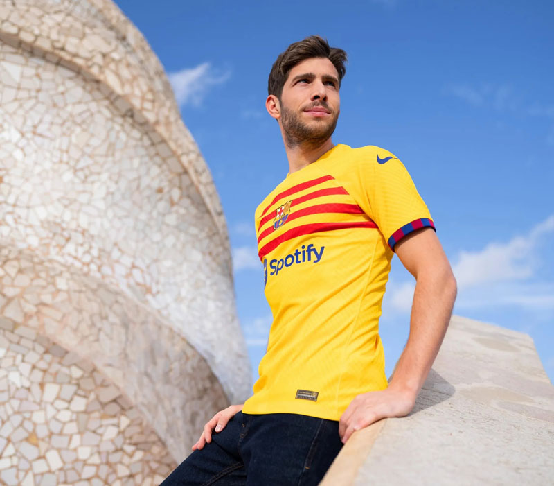 バルセロナ、22-23新ユニフォーム「セニェーラ」を発表！“カタルーニャの旗”をデザイン｜写真3