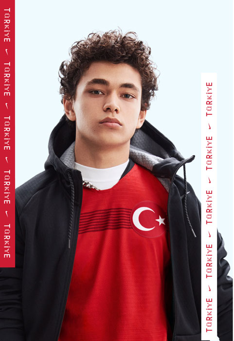 トルコ代表、国旗カラーの2018新ユニフォーム！ポップなビジュアルも｜写真8