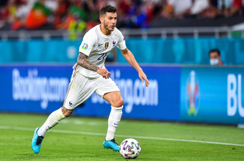 アーセナル冨安も続け！いま世界で最もすごい「超二刀流DF」たち｜写真4