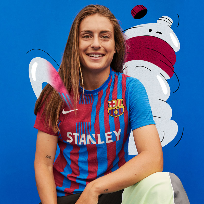 バルセロナ、2021-22新ユニフォーム発表！“エスクード”を大胆に描く｜写真5