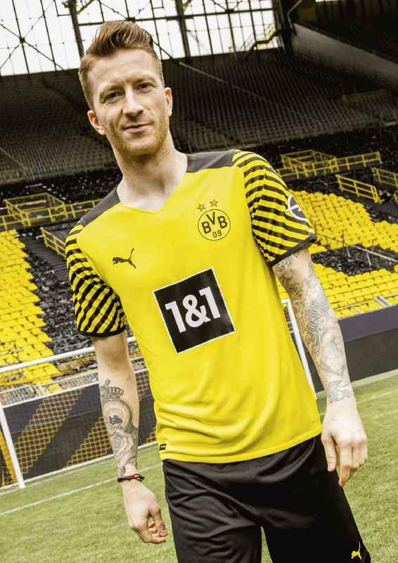 ドルトムント、2021-22新ユニフォーム発表！袖に「ストライプ復活」｜写真6