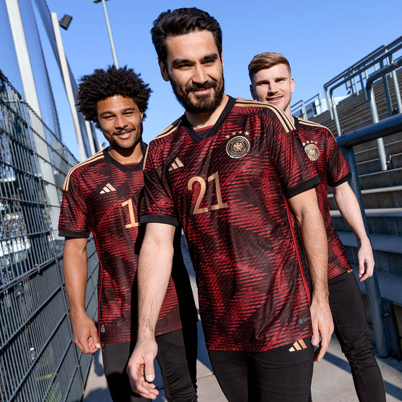 日本とも対戦！ドイツ代表、カタールW杯に向けた2022新ユニフォームを発表｜写真13