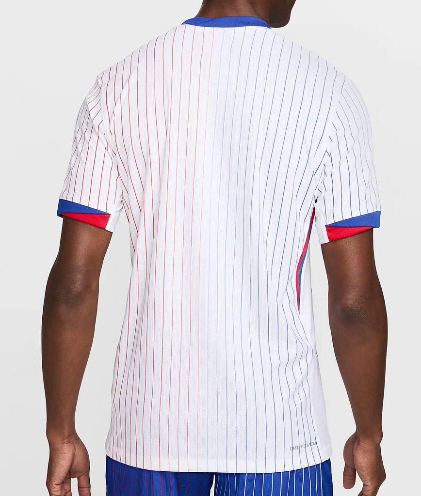 フランス代表、EURO2024に向けた新ユニフォームを発表！80年代「巨大エンブレム」が復活を果たす｜写真6