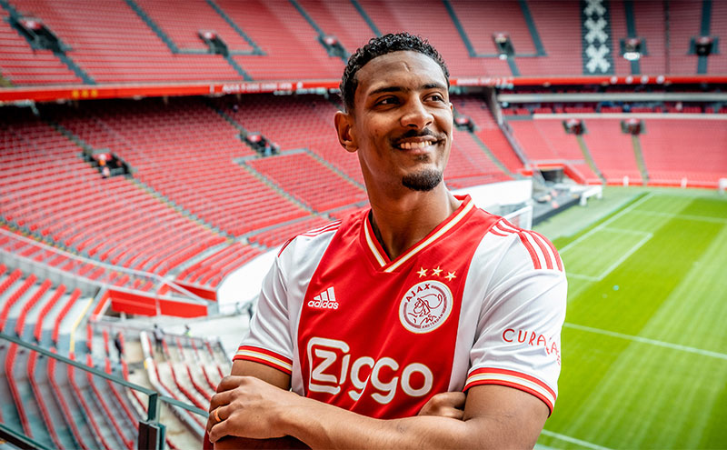 アヤックス、2022-23新ユニフォームを発表！ゴールドが「おしゃれデザイン」｜写真6