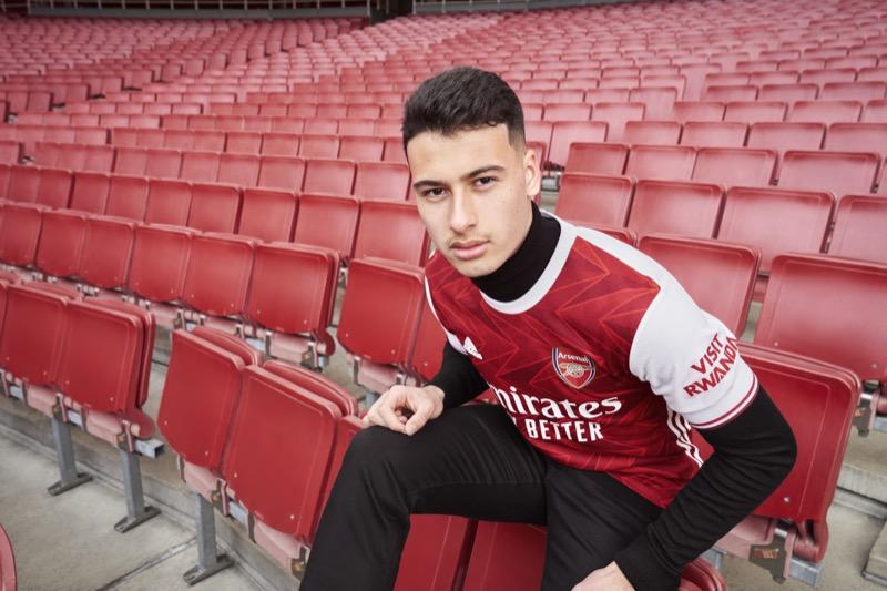 アーセナル、2020-21新ユニフォーム発表！「胸スポンサーロゴを変更」｜写真4