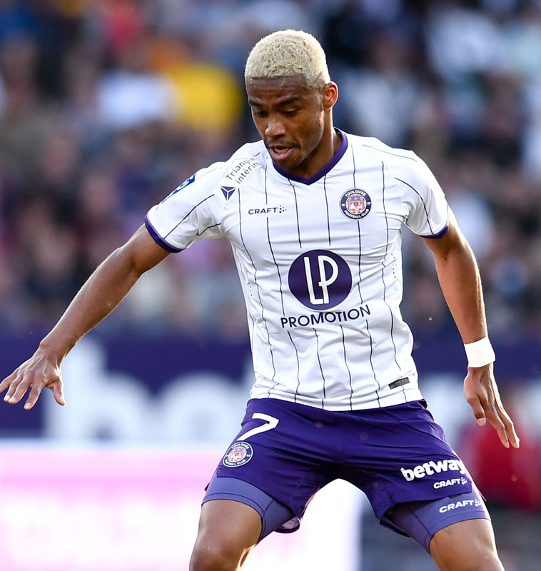 トゥールーズ、2022-23新ユニフォーム発表！オナイウ阿道が“新ユニ初得点者”｜写真5