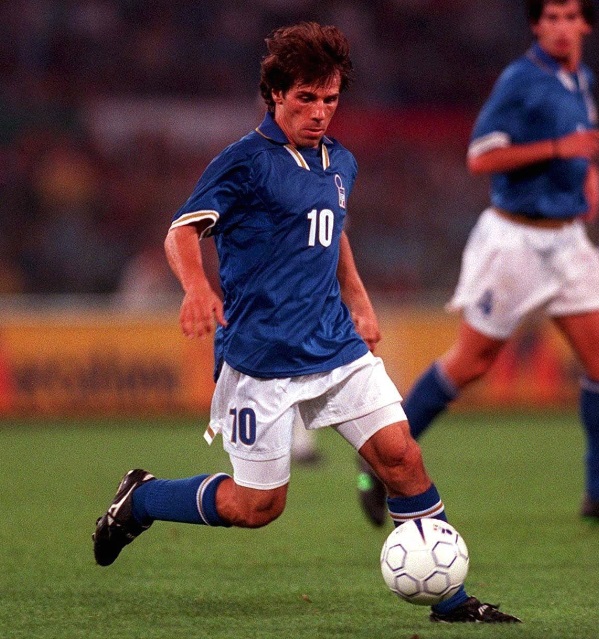 中島翔哉にマラドーナも！ミズノを履いた世界の「代表10番たち」｜写真4