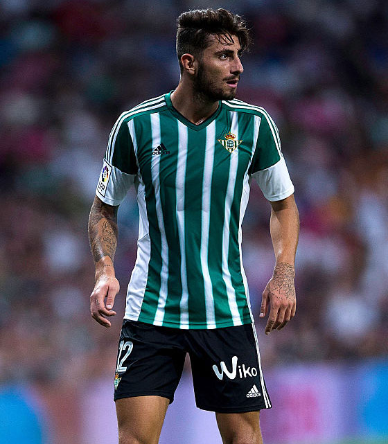 乾貴士の新たなクラブ、ベティスの「20年間分のユニフォーム」をまとめて見る｜写真18