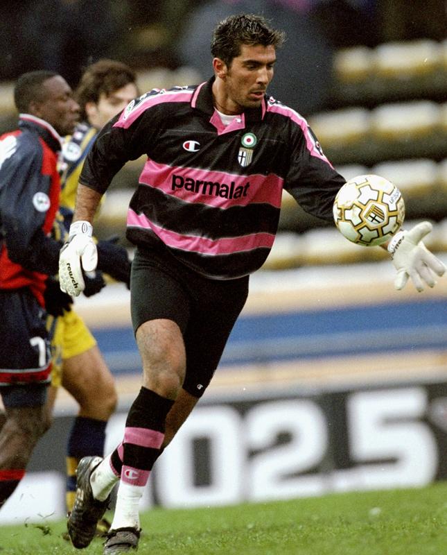 幻のサプライヤー「Champion」のユニフォームを着た4つの欧州チーム｜写真6