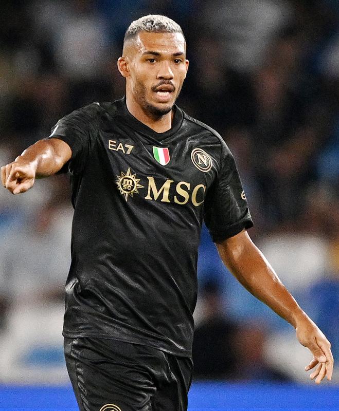 王者ナポリ、漆黒になぜか「タトゥー」デザインの新ユニが登場　その狙いは“屈強ラグビーチーム”か｜写真5