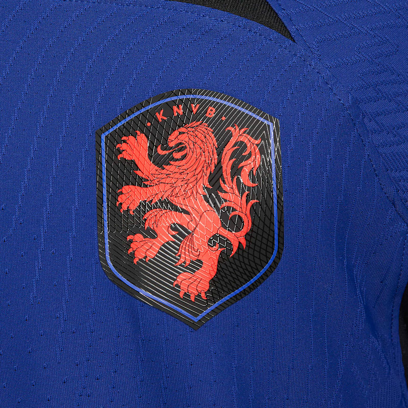 オランダ代表、カタールW杯に向けた2022新ユニフォームを発表！“オレンジの獅子”現る｜写真6